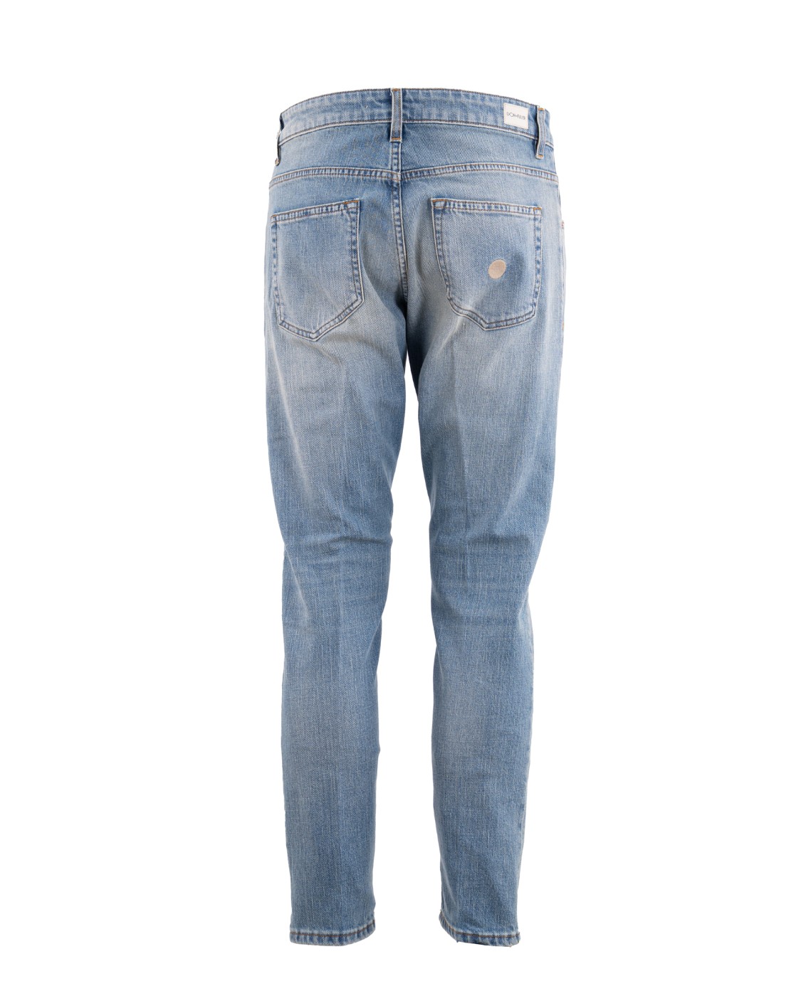 shop DON THE FULLER  Jeans: Don The Fuller jeans "Yaren".
Vestibilità affusolata.
Lavaggio azzurro.
Bottone oro-rosa, etichetta in pelle ricamata, cuciture e punti gialli, leggera carteggiatura.
Composizione: 99% Cotone, 1% Elastan.
Made in Italy.. YAREN M2S5064A-D number 181475